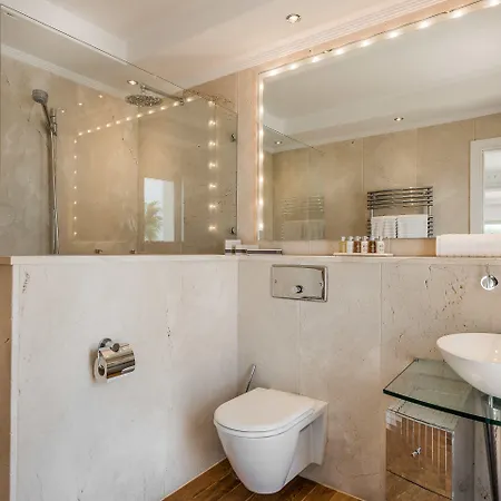 The By The House Bed & Breakfast 4*