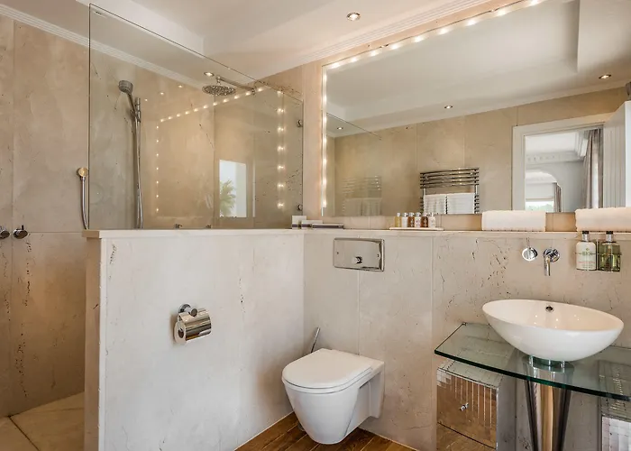 The By The House Bed and breakfast 4*