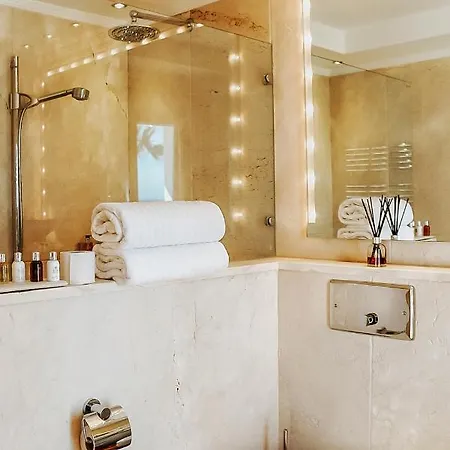 Couette-café The By The House 4*