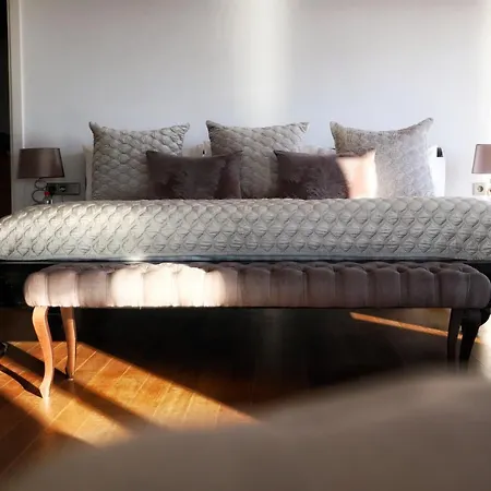 The By The House Couette-café 4*