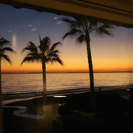 The By The House Couette-café 4*