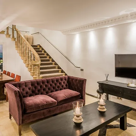 The By The House Couette-café 4*