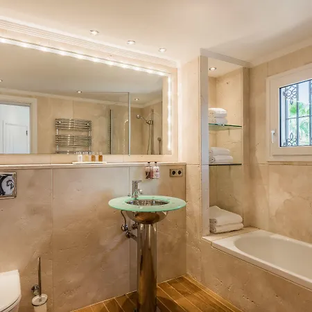 Frühstückspension The By The House