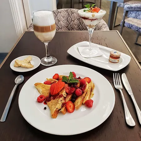 The By The House 4* Μαρμπέλλα