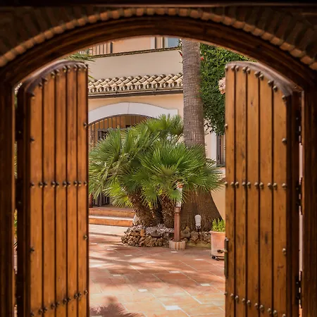 The By The House Couette-café 4*