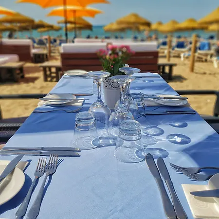 The By The House Couette-café 4*