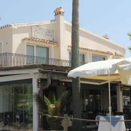 Couette-café The By The House