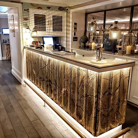 The By The House 住宿加早餐酒店 4*