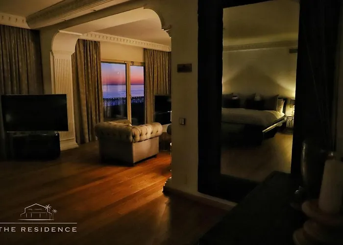The By The House Bed and Breakfast Μαρμπέλλα