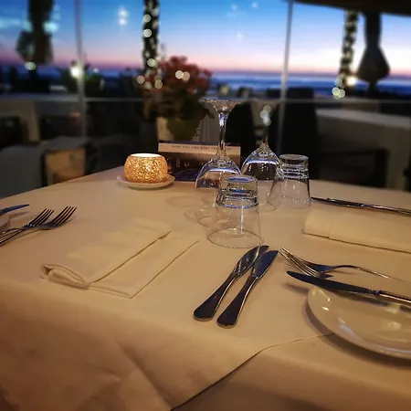 ベッド・アンド・ブレックファスト The By The House