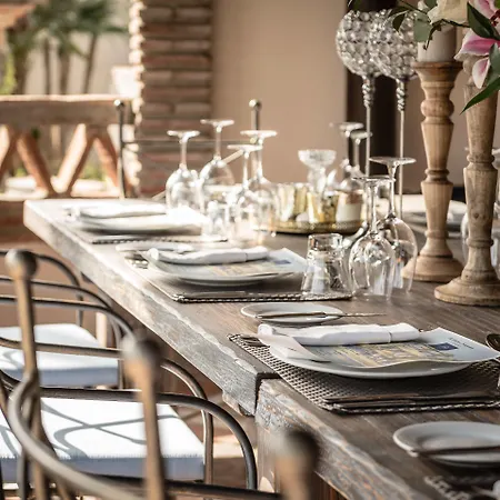 The By The House ベッド・アンド・ブレックファスト