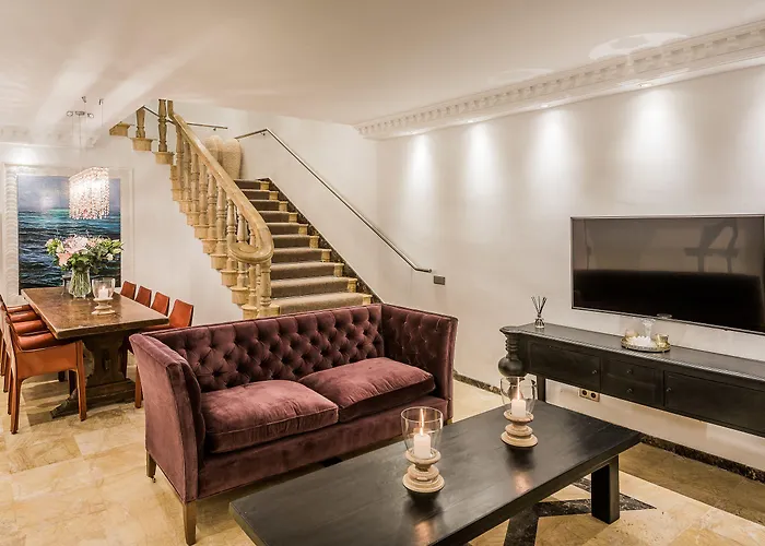 The By The House Bed & Breakfast 4*