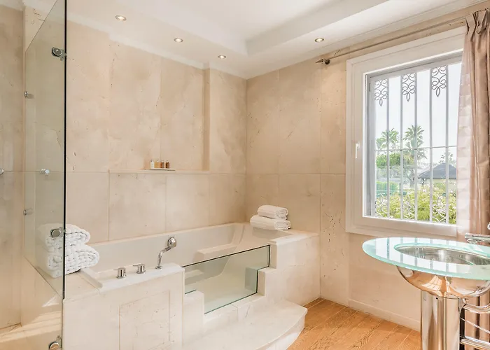 The By The House Bed & Breakfast Marbella