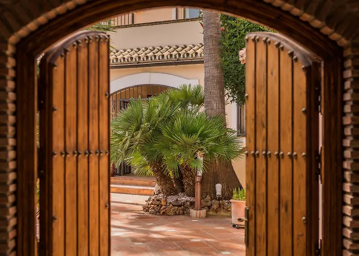 The By The House Bed & Breakfast 4*